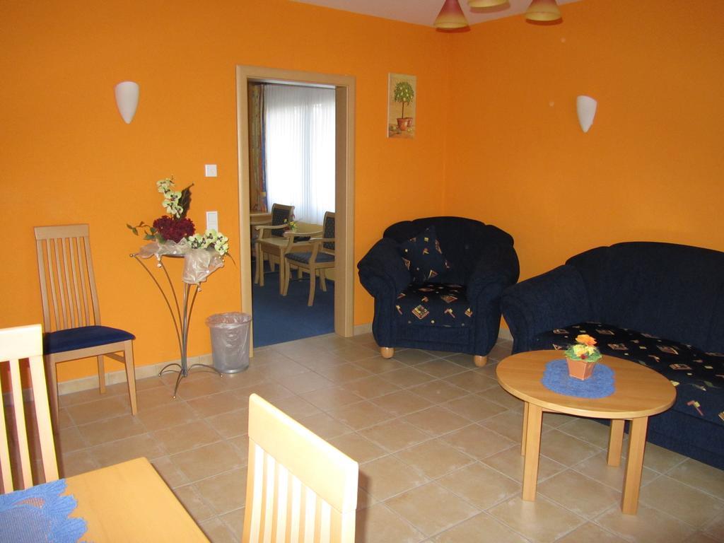 Hotel Zur Burg Nuerburg Quarto foto