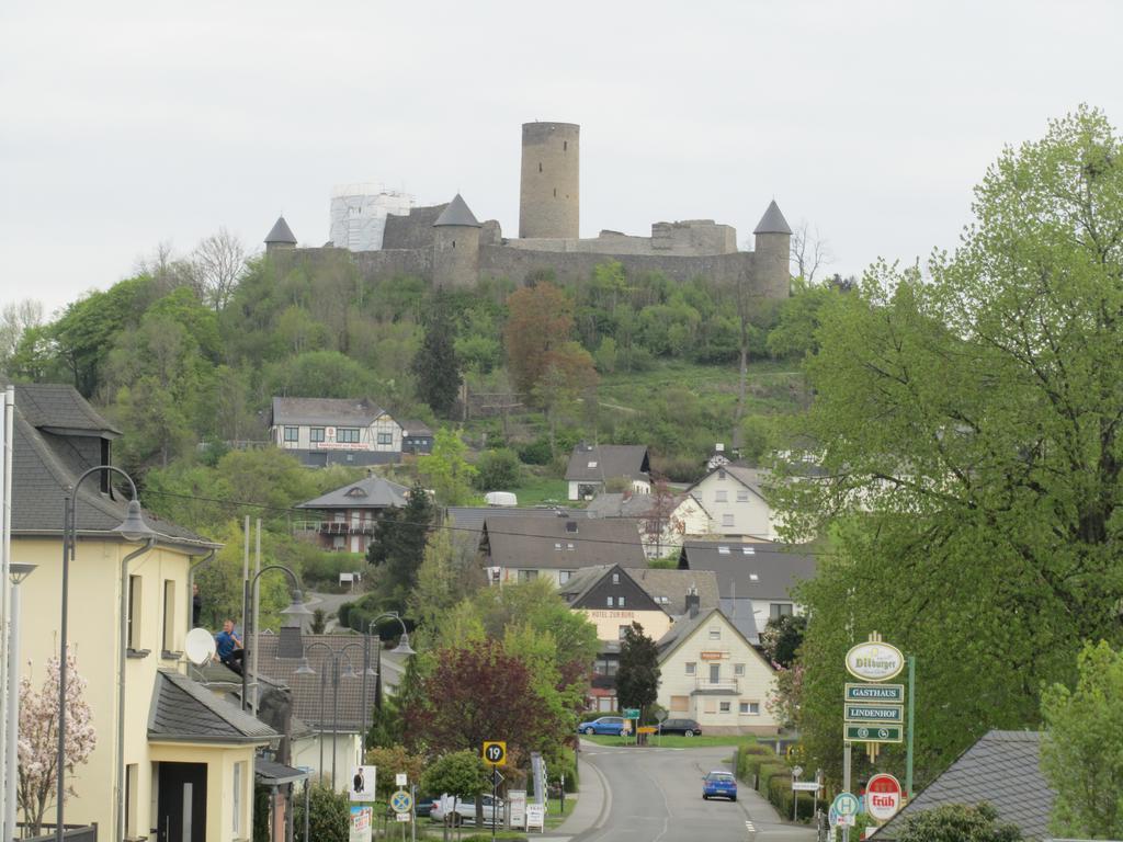 Land-Gut-Hotel Zur Burg Nuerburg Exterior foto