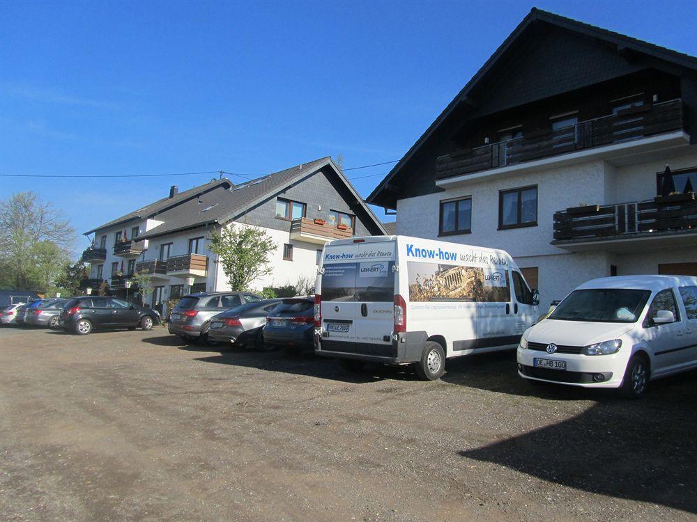 Land-Gut-Hotel Zur Burg Nuerburg Exterior foto