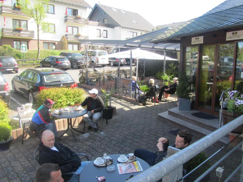 Hotel Zur Burg Nuerburg Exterior foto