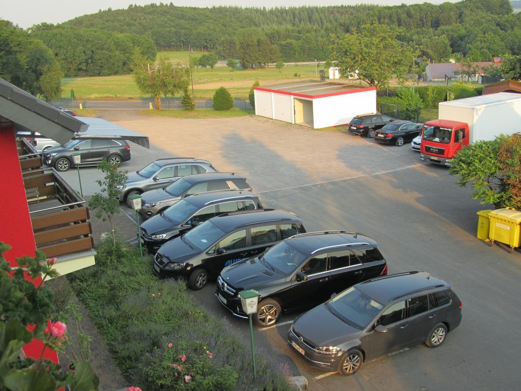 Hotel Zur Burg Nuerburg Exterior foto