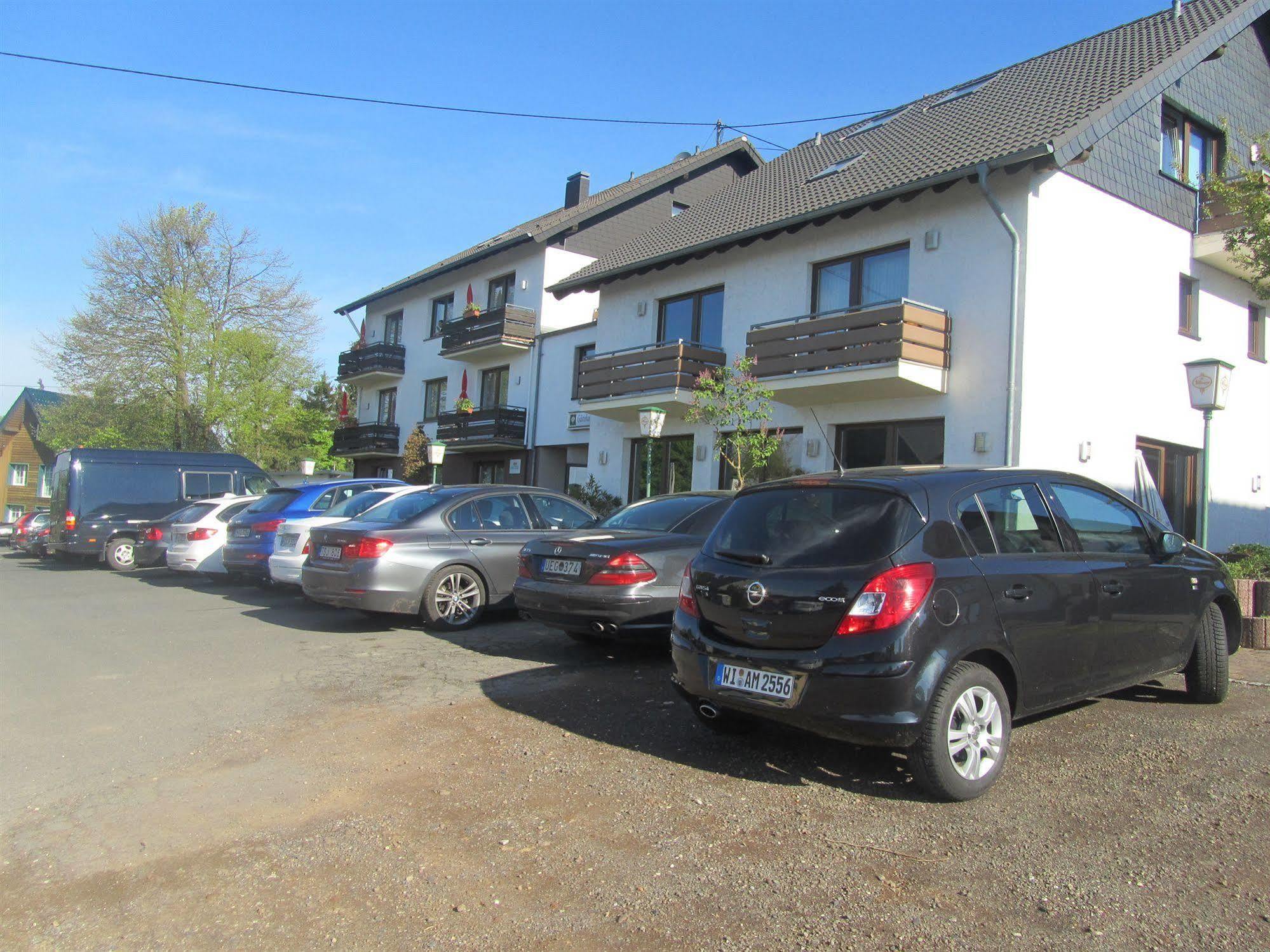 Hotel Zur Burg Nuerburg Exterior foto